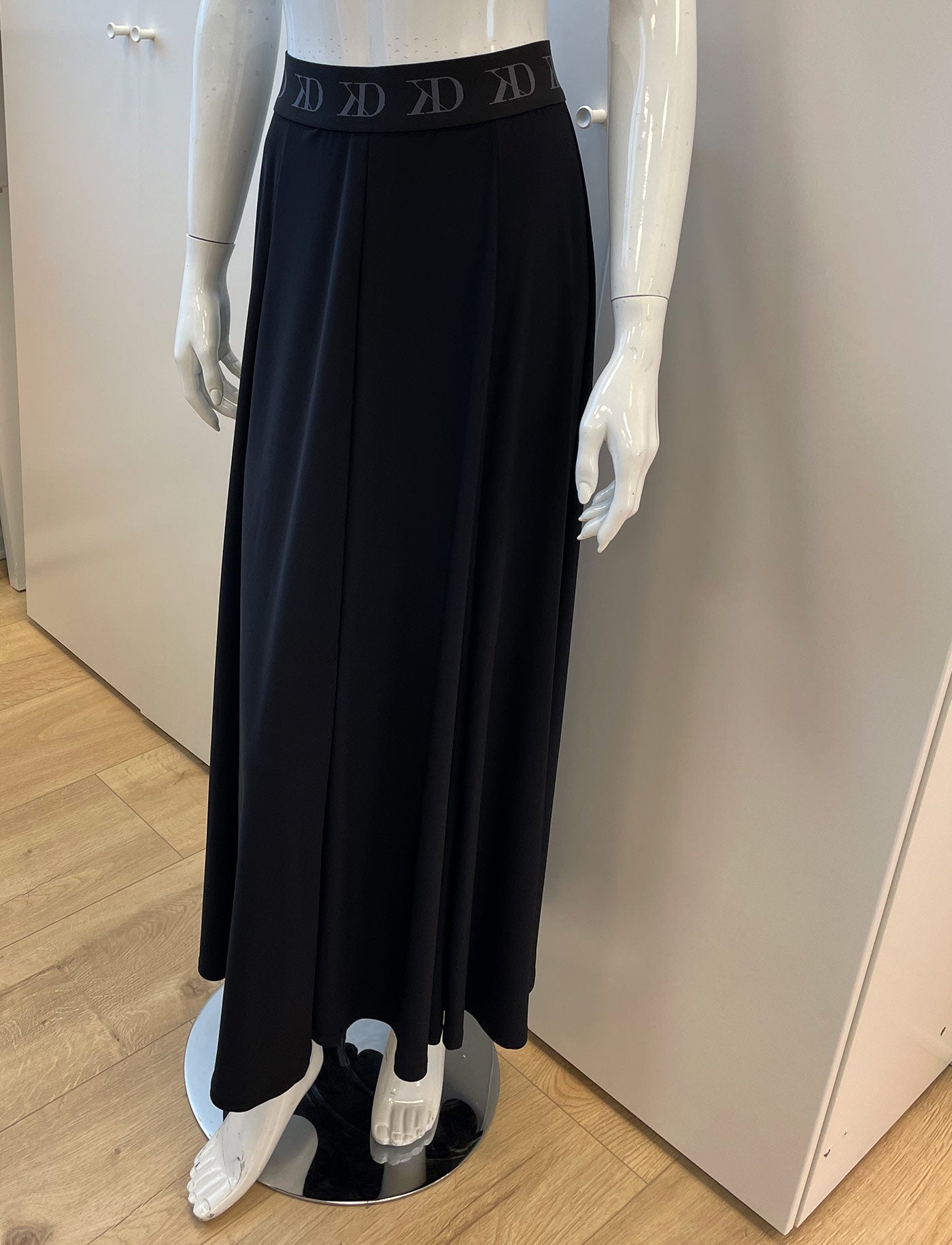 Standard træningsskørt til damer i sort crepe