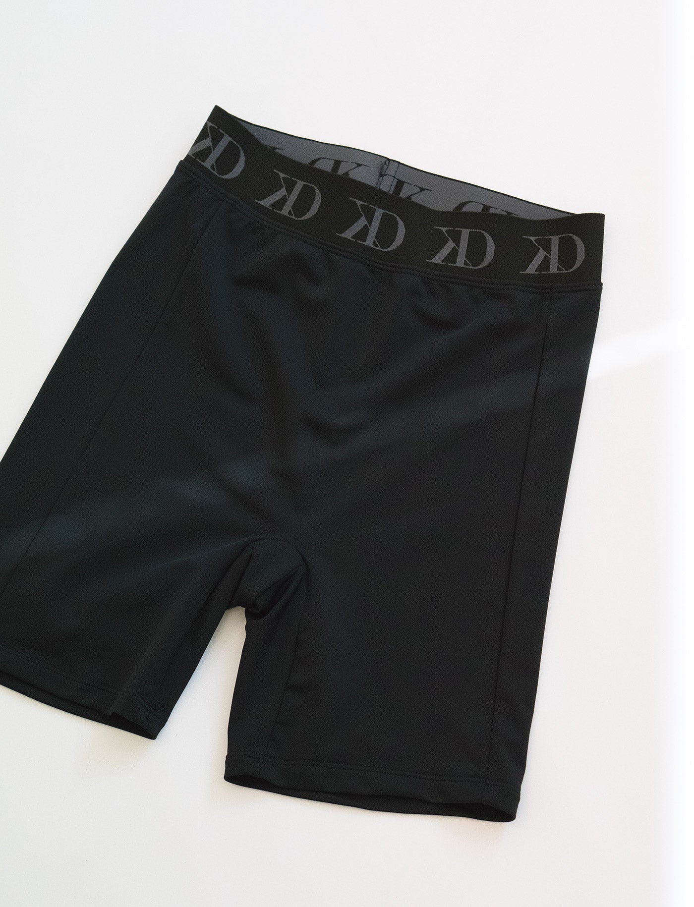 Shorts med Logoelastik. Sort.